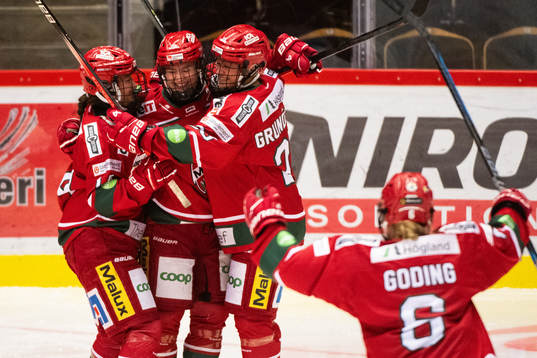 Modos Lauren Bellefontaine jublar med lagkamrater