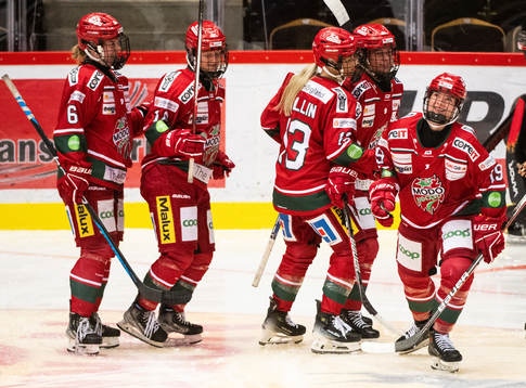 Modos Lauren Bellefontaine jublar med lagkamrater