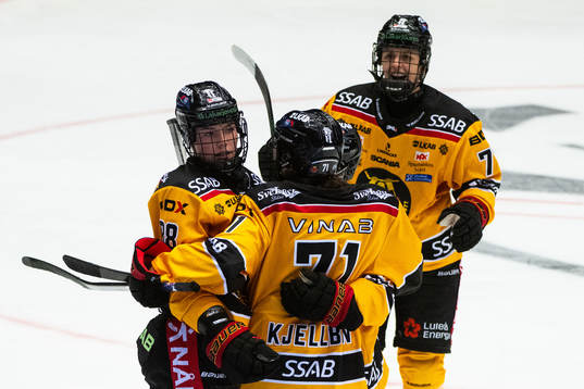 Luleås Ronja Savolainen jublar