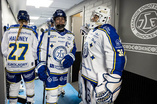 Leksands Taylor Leech  och Leksands målvakt Emma Polusny