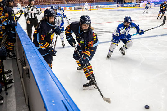 Djurgårdens Linn Mattsson och Leksands Autumn Macdougall
