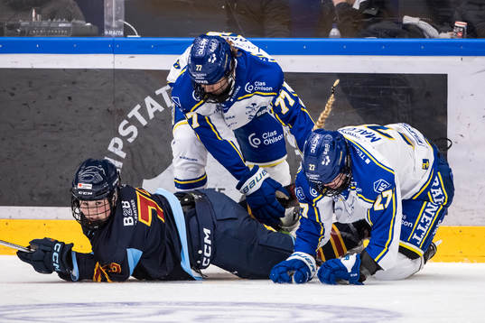 Djurgårdens Hana Haasova och Leksands Tereza Radova och