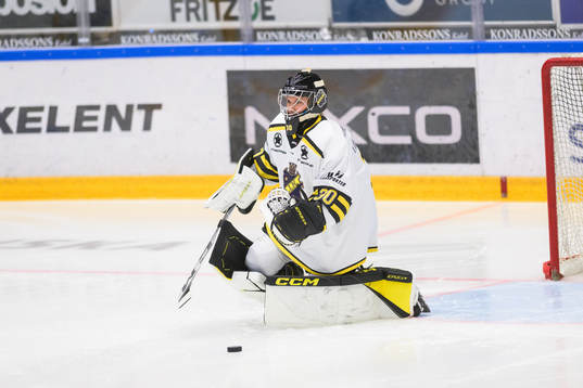 AIKs målvakt Camryn Kronish  Uppvärmningen i