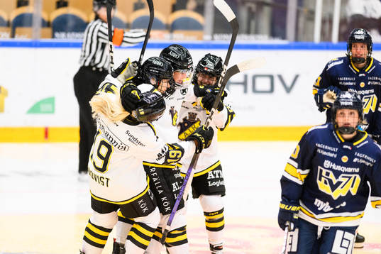 AIKs spelare jublar