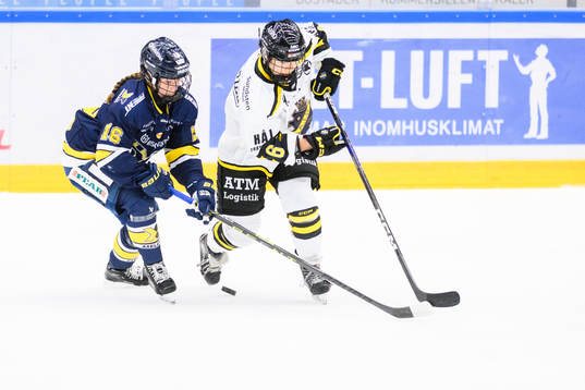 HV71s  Kajsa Armborg och AIKs Isabelle Leijonhielm