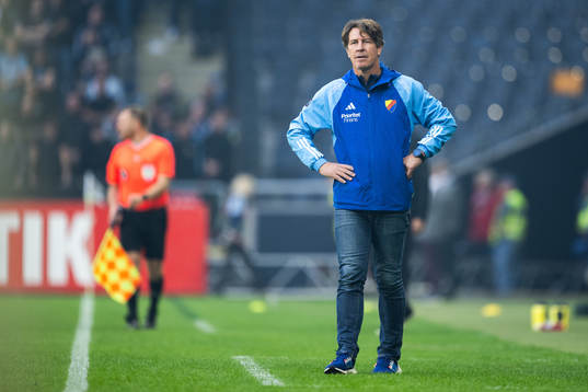 Djurgårdens tränare Thomas Lagerlöf tunder