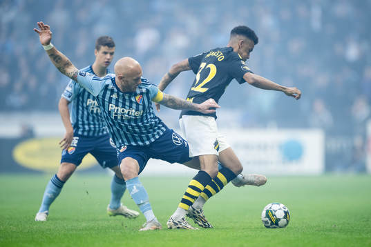 Djurgårdens Magnus Eriksson och AIKs Rui Modesto