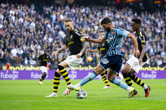 AIKs Alexander Milosevic och Abdihakin Ali mot Djurgårdens