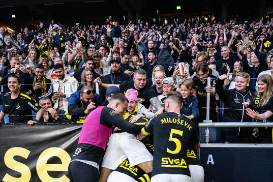 AIKs spelare jublar