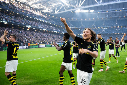 AIKs Axel Björnström jublar
