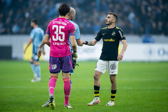 Djurgårdens Marcus Danielson och målvakt Jacob Widell