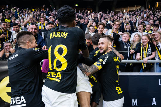 AIKs spelare jublar