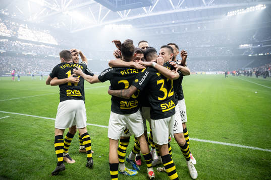 AIKs spelare jublar