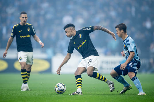 AIKs Rui Modesto och Djurgårdens Samuel Dahl