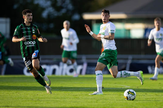 Varbergs Ismet Lushaku och Hammarbys Viktor Djukanovic