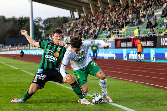Varbergs Mads Borchers och Hammarbys Marc Llinares Barragan