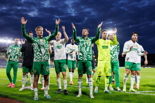 Hammarbys spelare jublar