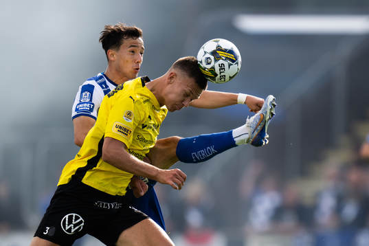 IFK Göteborgs Hussein Carneil och Mjällbys Arvid Brorsson