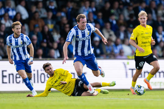 IFK Göteborgs Adam Carlén och Mjällbys Jesper Gustavsson