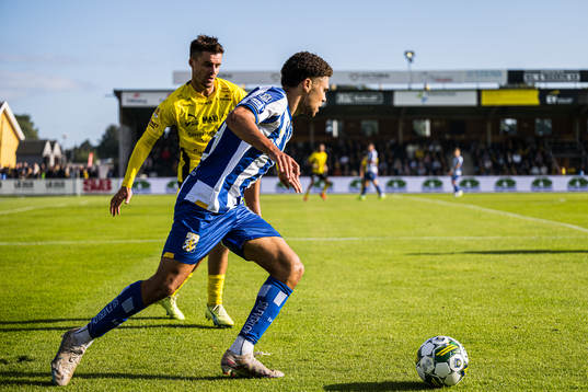 IFK Göteborgs Thomas Santos och Mjällbys Jesper Gustavsson