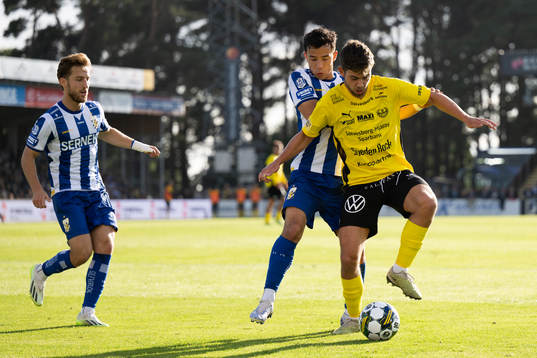 Mjällbys Gudmundur Baldvin Nökkvason och IFK Göteborgs