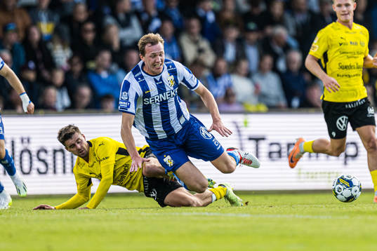 IFK Göteborgs Adam Carlén och Mjällbys Jesper Gustavsson