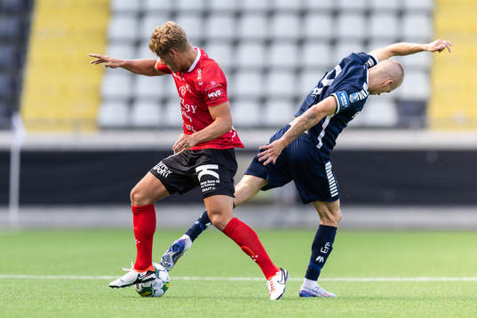 Trelleborgs Tobias Karlsson och Utsiktens Lucas Hedlund