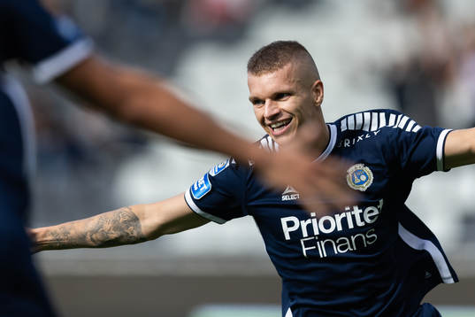 Utsiktens Lucas Hedlund jublar