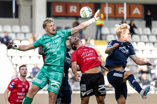 Trelleborgs målvakt Kasper Thiesson Kristensen och