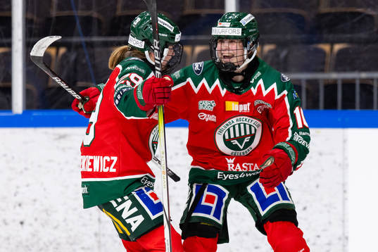 Frölundas Emilia Vesa jublar ihop med Felizia Wikner