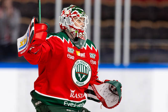 Frölundas målvakt Stephanie Neatby jublar