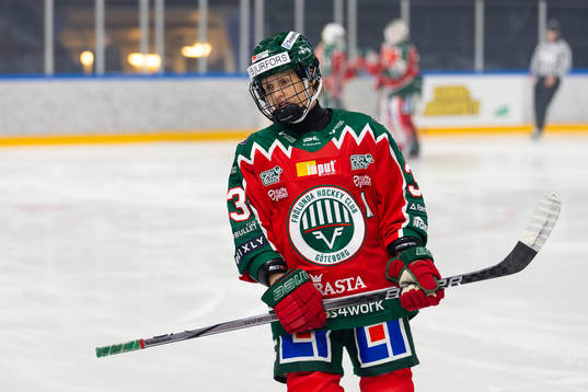 Frölundas Michelle Karvinen innan ishockeymatchen i SDHL