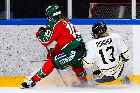 Frölundas Emilia Vesa och SDEs Lotti Odnoga