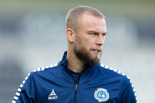 Utsiktens Alexander Faltsetas innan fotbollsmatchen i