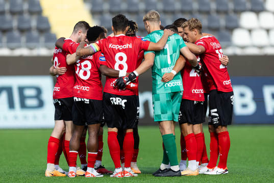 Trelleborgs spelare samlade innan fotbollsmatchen i