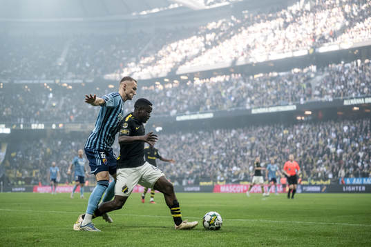 Djurgårdens Piotr Johansson och AIKs Erick Otieno