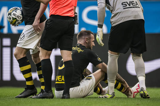 AIKs Alexander Milosevic har ont