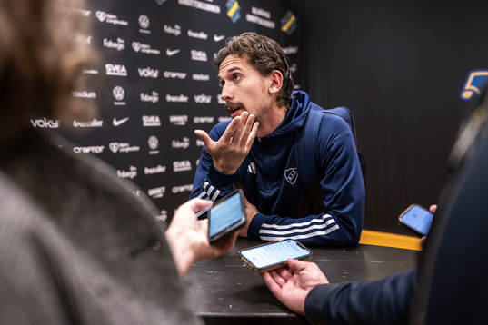 Djurgårdens Gustav Wikheim i mixade zonen