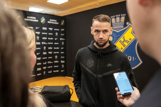 Djurgårdens Alexander Milošević i mixade zonen