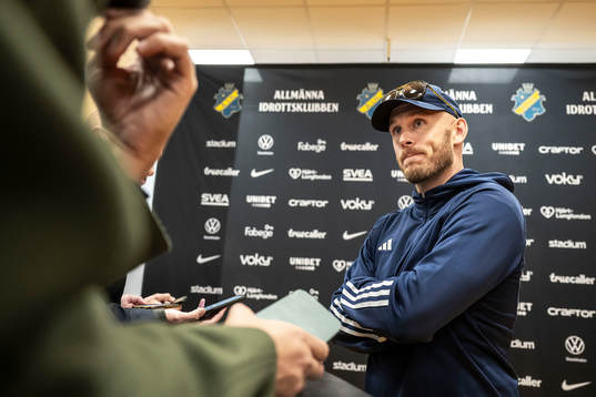 Djurgårdens Magnus Eriksson i mixade zonen