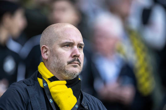 AIKs VD Fredrik Söderberg fotbollsmatchen i Allsvenskan