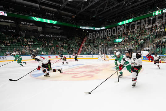 Malmö Redhawks Natalie Perry och Rögles Saga Tynell-Nissas
