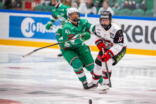 Rögles Emilia Rydell och Malmö Redhawks Nele Bachmann