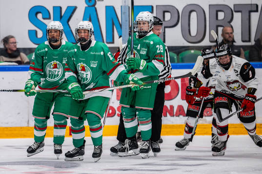 Rögles Emilia Rydell, Moa Jacobsson  och Emily Gustafson