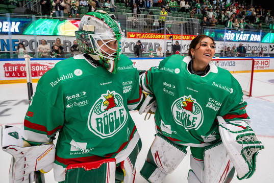 Rögles målvakt Alba Gonzalo och målvakt Ida-Li Brodin