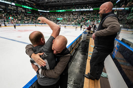 Rögles materialförvaltare Jonas Börjesson och tränare