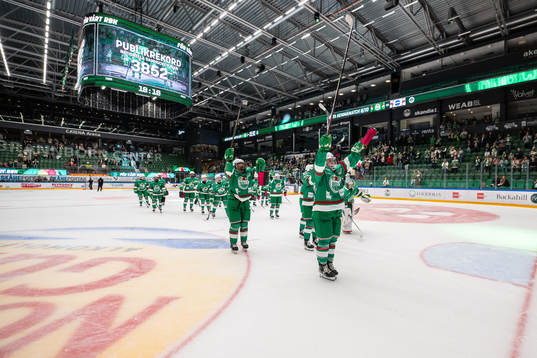 Rögles spelarna jublar