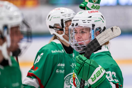 Rögles Megan Christine Holzhuter jublar