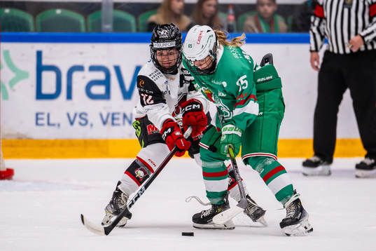 Malmö Redhawks Amie Varano och Rögles Moa Nilsson