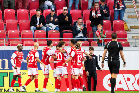 Kalmars Deniz Hummet jublar med lagkamrater